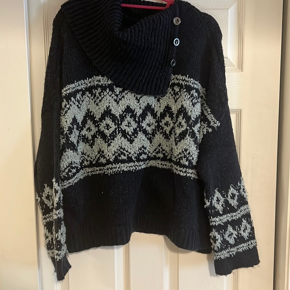 Free People slouchy blue sweater! Great for Fall and Winter!